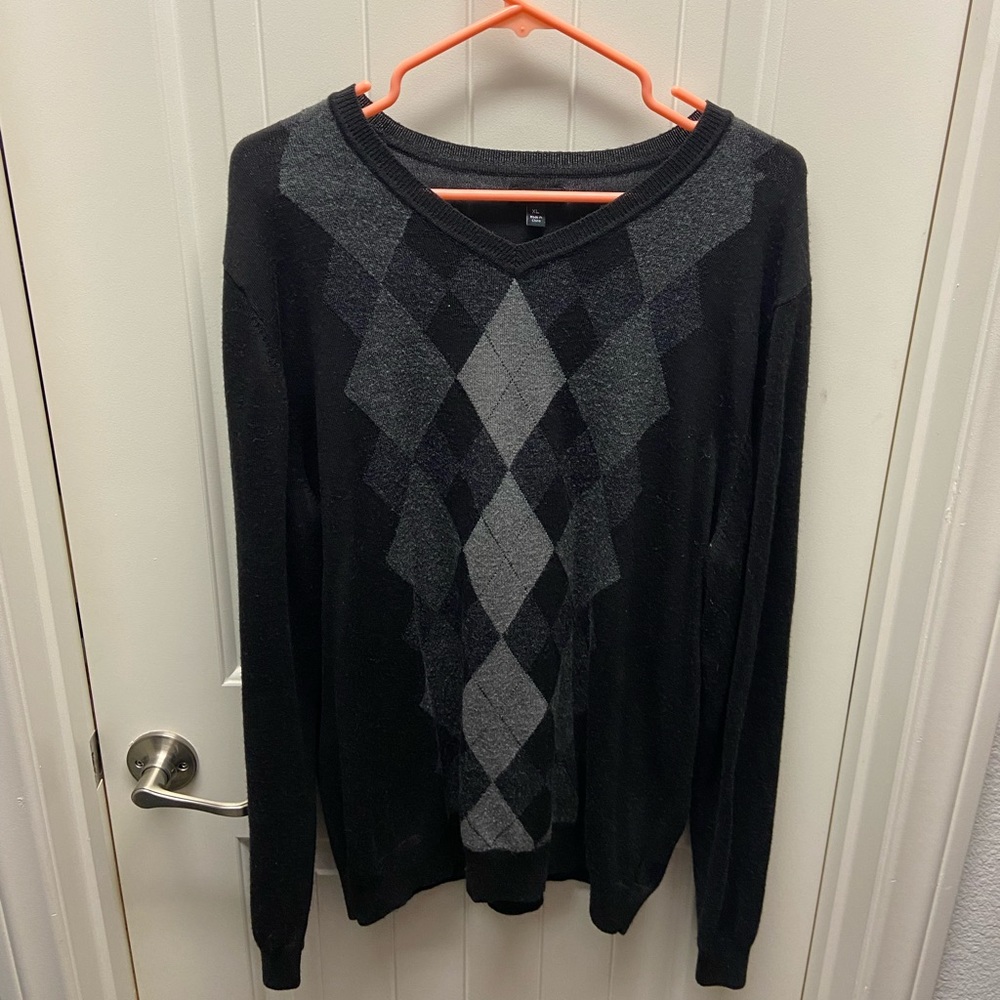 Apt9 black men’s sweater